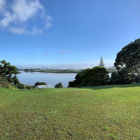 Peaceful Riverfront Cottage In Small Northland Town Te Kopuru Eksteriør billede