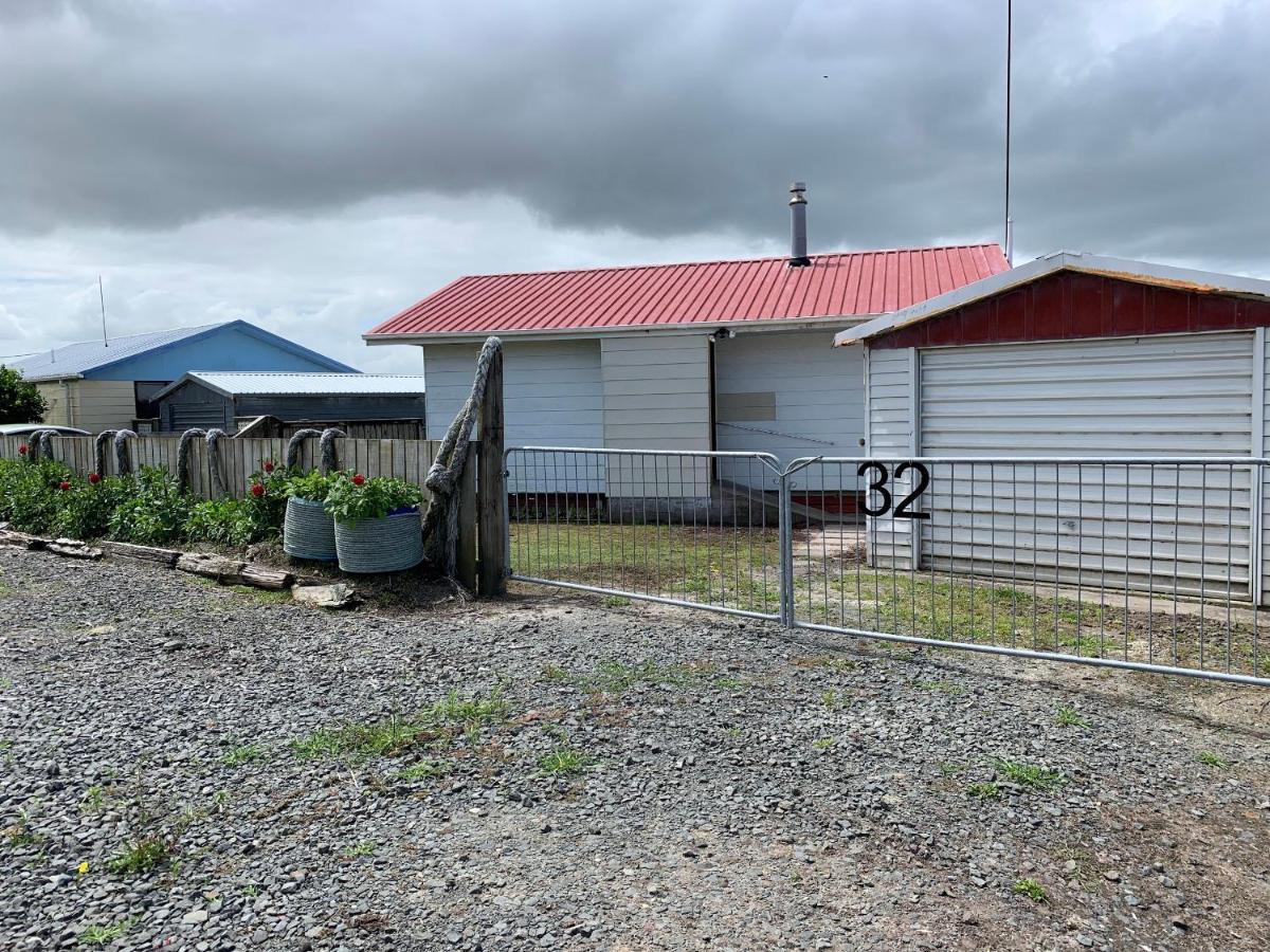 Peaceful Riverfront Cottage In Small Northland Town Te Kopuru Eksteriør billede