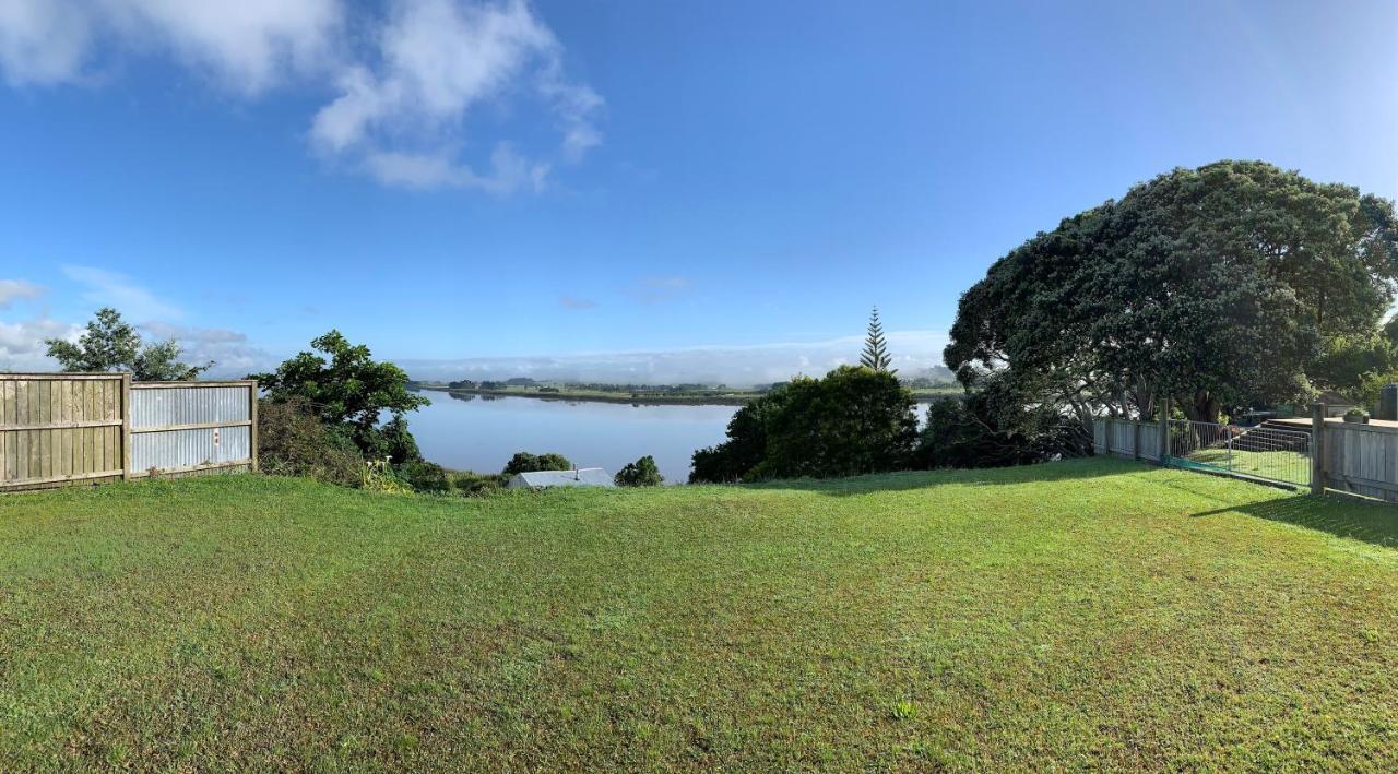 Peaceful Riverfront Cottage In Small Northland Town Te Kopuru Eksteriør billede